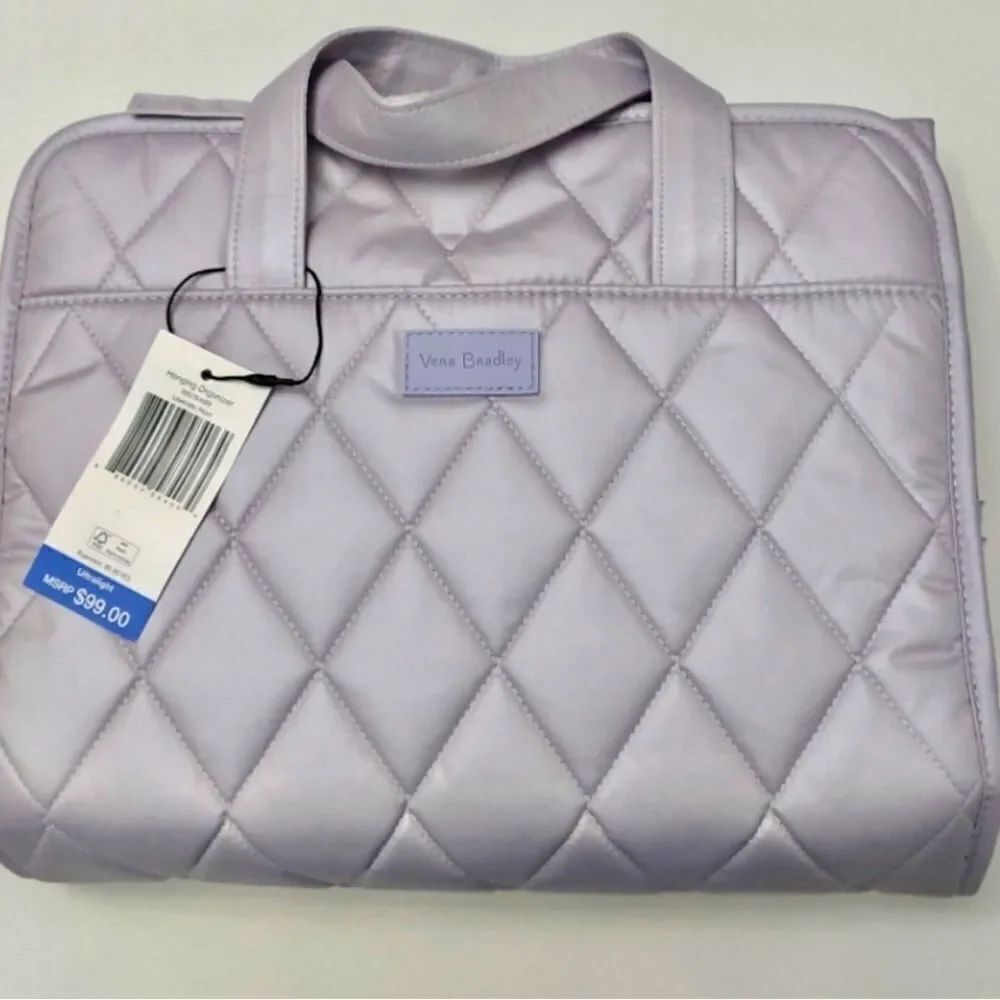 Vera Bradley
Hanging Tolletries
Organiaer Travel Cosmelle
Ban in Lavender Pearl